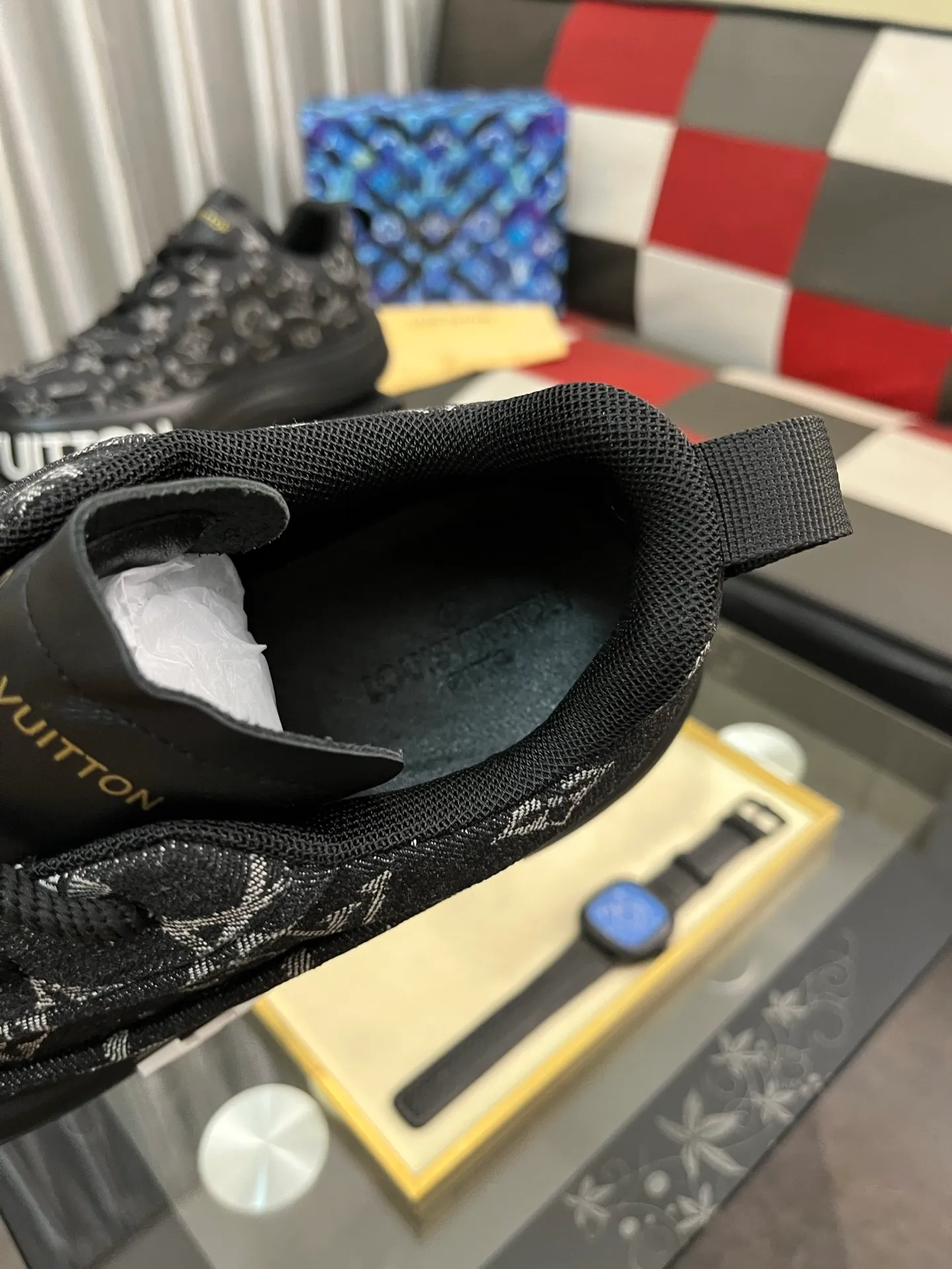 Men's shoes 💰560⌚️⌚️【LOUlS VUlTTON】Louis Vuitton ~ unique and casual style. LV counter purchasing 🏃casual shoes😍😍 Men's 2025 counters are on sale simultaneously, Italian imported brands select first-layer Italian cowhide. Cowhide leather lining (refuses to discolor and grind feet) Code number: 38-44 4⃣️colors available